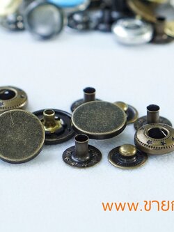 กระดุมแป๊ก VT6 Z ขนาด 15 มิลลิเมตร เนื้อทองเหลือง ขอบหนา สีทองเหลืองรมดำ