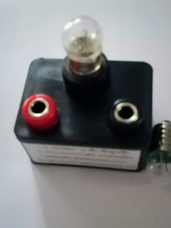 ฐานหลอดไฟพร้อมหลอด 2.5V และ6V