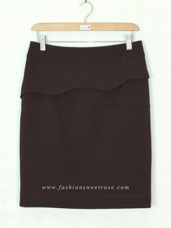 SK-366 กระโปรงทรงสอบ ผ้า Rose Skin สีน้ำตาล ออกแบบตัดต่อมีชิ้นแต่งด้านหน้า ดีไซน์เรียบหรู