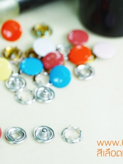 กระดุมแป๊กห้าขา แบบหัวทึบ 10 มิลลิเมตร สีเลือดหมู