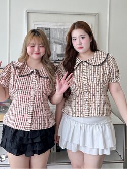 J185 เสื้อคอบัว แขนตุ๊กตาแต่งลูกไม้ ตัวเสื้อผ้าลายดอก แดง น้ำตาล อก48นิ้ว หน้าผ้า50นิ้ว