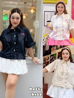 J045 เสื้อเชิ้ต แต่งสาปหน้าระบายหยิกๆ ปักโบว์ กระดุมดอกไม้