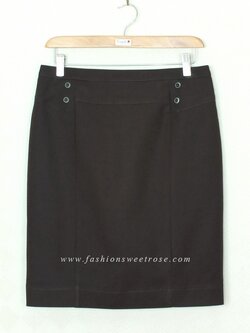 SK-373 กระโปรงทรงสอบ ผ้าญี่ปุ่นสีน้ำตาลเข้ม ด้านหน้ากระโปรงดีไซน์ตัดต่อ