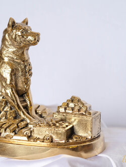 รูปปั้นสุนัขมงคล