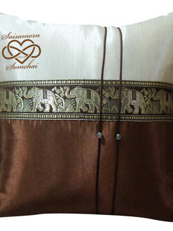 หมอนรับไหว้ปักโลโก้บ่าวสาว สีน้ำตาล