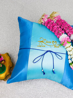 หมอนรับไหว้ปักโลโก้บ่าวสาว สีฟ้า