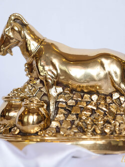 รูปปั้นแพะมงคล