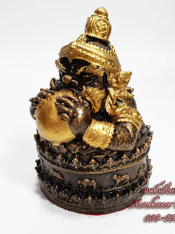 พระราหูอมจันทร์ 3 นิ้ว ประทับฐาน 12 ราศี เนื้อผสมมวลสารแร่เหล็กน้ำพี้ ของแท้ รับประกันการขนส่ง