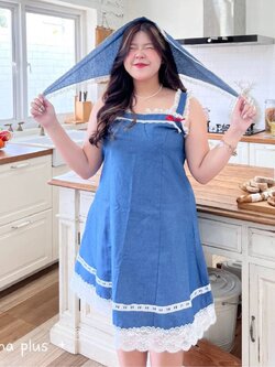 A211 เดรส สาวอวบ ผ้ายีนส์ แต่งลูกไม้ มีผ้าโพกผม มาพร้อมเสื้อคลุมจะรับเดรสอย่างเดียวก็ได้ อก40-50 นิ้ว ผ้ายีนส์ อก40-50นิ้ว