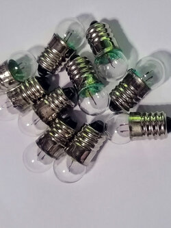 หลอดไฟขนาด 3.8 โวลล์10อันต่อกล่อง