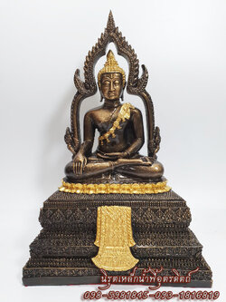 หลวงพ่อเพชรแร่เหล็กน้ำพี้ ขนาดหน้าตัก 5 นิ้ว ขนาดฐาน 8.5 นิ้ว ความสูง 12.5 นิ้ว รับประกันของแท้