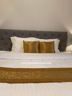 ผ้าคาดเตียงลายหลุยส์สีทองขนาด 35*250 ซม.