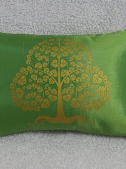 หมอนอิงสกรีนทองสีเขียว