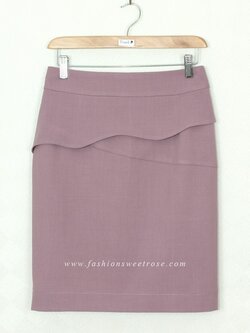 SK-374 กระโปรงทรงสอบ ผ้า Rose Skin สีม่วงกะปิ ด้านหน้ากระโปรงออกแบบตัดต่อมีชิ้นแต่งด้านหน้า