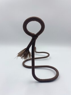 เชือกเสียบไวน์โชว์ สีเทา เชือกแขวนไวน์ ของขวัญตกแต่ง Knight Black Horse Winery