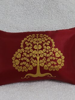 หมอนอิงสกรีนทองสีแดงเข้ม