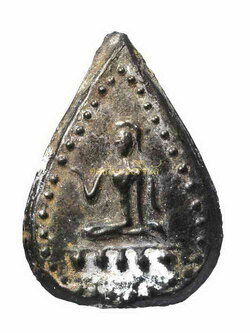 พระนางกวัก พิมพ์กลีบบัวข้างเม็ด หลวงปู่บุญ วัดกลางบางแก้ว เนื้อเมฆพัตร์ นครปฐม 63052347