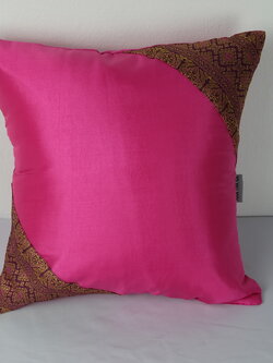 หมอนรับไหว้บ่าวสาว สีชมพูบานเย็น