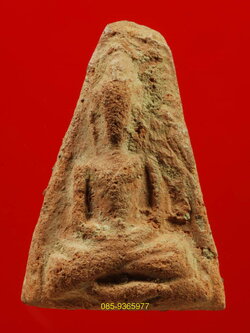 พิมพ์หูยาน ตัดเดี่ยว กรุสันกู่เหล็ก ศิลปะหริภุญชัย อายุกว่า1200ปี เนื้อดิน ลำพูน