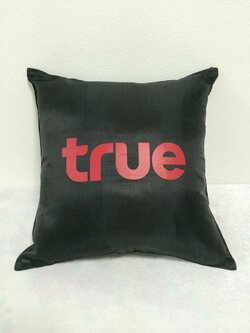 หมอนอิงพรีเมี่ยม หมอนอิงสีดำสกรีนโลโก้