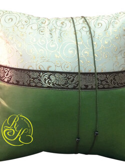 หมอนรับไหว้ปักโลโก้บ่าวสาว สีเขียว