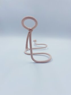 เชือกเสียบไวน์โชว์ สีครีม เชือกแขวนไวน์ ของขวัญตกแต่ง Knight Black Horse Winery