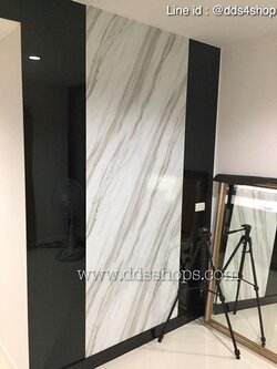 วอลล์เปเปอร์แบบมีกาวในตัว "หินอ่อนริ้วสีเทาอ่อน" หน้ากว้าง 1.22m x 100cm (สั่งมากกว่า 1m ตัดยาวต่อเนื่อง)