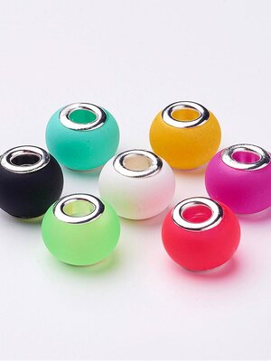 ลูกปัดแก้วกลมรูใหญ่ แกนเงิน ลักษณะคล้ายยาง ขนาด 15x11mm รู 5mm แพ็ค 10 เม็ดคละสี (สีขึ้นอยู่กับสินค้าในสต๊อก)