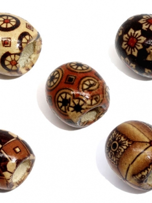 ลูกปัดไม้เพ้นท์ลาย 17x16mm 100 เม็ดคละลาย