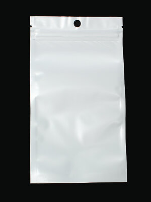 ถุงพลาสติกซิปล็อคหน้าใสหลังขาวมีรูแขวน ขนาด 10x18cm (ส่วนใช้งาน 9x15cm) แพ็ค 50 ใบ