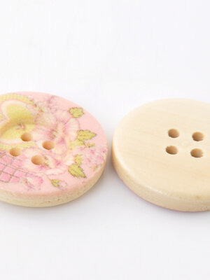 กระดุมไม้เพ้นท์ลายดอกไม้สวยงาม 4 รู ขนาด 25mm. 5 เม็ด