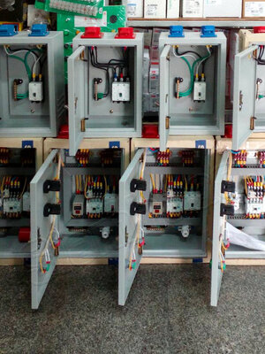 (ตู้รับประกอบ) ตู้ไซด์ สั่งทำ ใช้จ่ายไฟนอกพื้นที่ หัวจ่ายเป็นปลั๊กพาวเวอร์ และ ตู้สตาร์ทตรงเปลี่ยนเวลาการทำงานโดยทามเมอร์ดิจิตอล (CIKACHI) 3P, (อุปกรณ์อื่นๆ POWER PLUG AND SOCKET, Control Switch, Fuse, LED Pilot Lamp, BREAKER, CONTACTOR, DIGITAL TIMER)