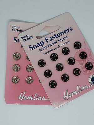 กระดุมแต๊บอย่างดี Hemline กันสนิม ขนาด 9 มม. 1 แผง มี 12 เซต