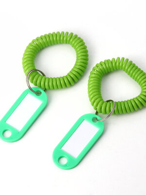 พวงกุญแจสปริง พร้อมป้ายชื่อพีวีซี ขนาดประมาณ 5.5 ซม. มี 2 สี