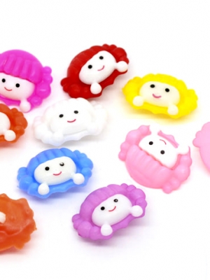 กระดุมอะครีลิครูปเด็กหญิง 16x15mm. 50 เม็ด คละสี