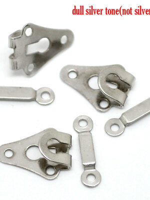 ตะขอกระโปรงสีเงิน ขนาด 18x14mm และ 19x5mm จำนวน 10 เซต (20 ชิ้น)