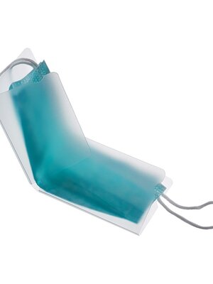 ซองพลาสติกสำหรับจัดเก็บหน้ากากอนามัย แบบพับเก็บ สีขาวใส ขนาด 18.5x6 ซม. 1 ชิ้น ใช้แล้วนำมาทำความสะอาดก่อนนำไปใช้คครั้งต่อไป