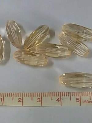 ลูกปัดอะครีลิคใส สีส้มอ่อน ทรงเม็ดข้าวสาร เหลี่ยมเจีย ขนาด 20x8 มม. รู 1 มม. แพ็ค 50 เม็ด