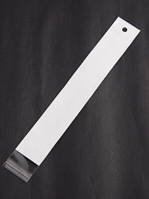 ถุงพลาสติกใส OPP(ถุงแก้ว) ฝากาว มีรูแขวนหัวมุก พลาสติก 3 ชั้น ใส่ของได้ 2 ด้าน หน้าใสกลางขาวหลังใส แคบยาว ขนาด 4x29(-5) เซนติเมตร แพ็ค 100 ใบ