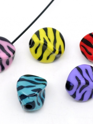 ลูกปัดอะครีลิคลายทางม้าลาย 5x15mm 80 เม็ดคละสี