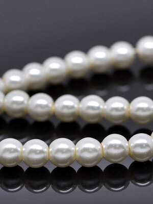 ลูกปัดแก้วมุกเทียมสีงาช้างเม็ดกลมขนาด 6มม.1 เส้นยาว 82 เซน ประมาณ 145 เม็ด