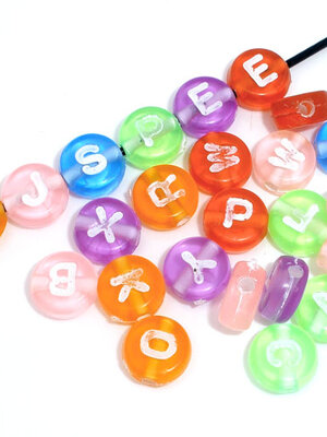 ลูกปัดอะครีลิคใสกลมสลักตัวอักษรภาษาอังกฤษ 7mm แพ็ค 200 เม็ด คละสีคละตัวอักษร