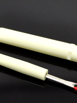 ที่เลาะด้ายด้ามพลาสติก ขนาด 8x1 ซม. 1 อัน