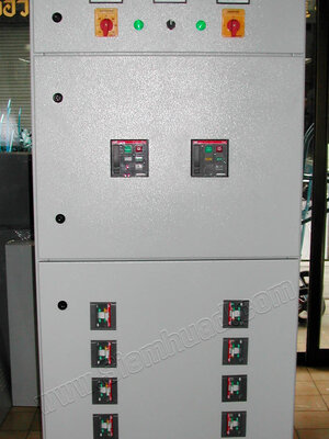 ตู้ MDB เมนเบรกเกอร์ ABB ขนาด 400A และเบรกเกอร์จ่ายไฟฟ้าย่อยแบ่งไปใช้งาน (อุปกรณ์อื่นๆ Timer GT3F (idec), PHASE PROTECTOR (WIP), TIME DELAY RELAY (FUJI), Time Switch (GRASSLIN), MAGNETIC CONTACTOR (Schneider Electric), Relay (OMRON)..,