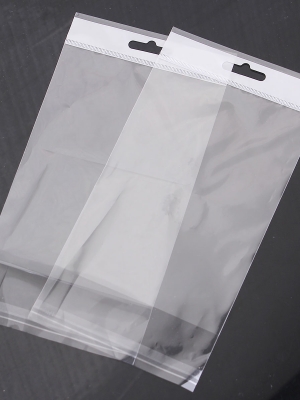 ถุงพลาสติกใส OPP(ถุงแก้ว) ฝากาว+หัวรูแขวน(มุกรูปีกผีเสี้อ) ขนาด 11.2x22cm (ส่วนใช้งาน 11.2x15.5cm) หนา 0.035 มม.