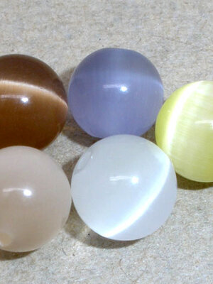 ลูกปัดแก้วกลม 8มม. cat's eye 20 เม็ดคละสี