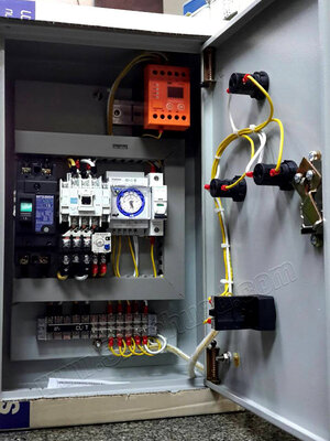 ตู้คอนโทรล ตู้ไฟควบคุมกระแสไฟสั่งการอุปกร์โดยทามเมอร์ 24ชม มีคุมเฟสกันไฟตกไฟเกิน (อุปกรณ์ WALL MOUNTING CABINET (KJL) Control Switch (TEND), MOLD CASE CIRCUIT BREAKER (MITSUBISHI), Time Switch (THE BEN), MCB (Schneider Electric), PHASE PROTECTOR (WIP)