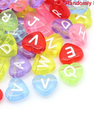 ลูกปัดอะครีลิคใสรูปหัวใจสลักตัวอักษรภาษาอังกฤษ 11x10 มม. คละสี