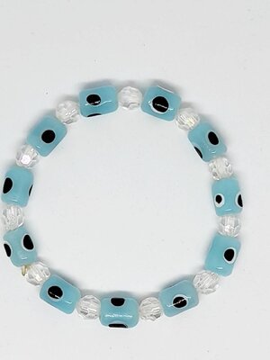 สร้อยข้อมือ ลูกปัดเซรามิคอีวิลอายสีฟ้าอ่อนสลับลูกปัดอะครีลิคเหลี่ยมเจียใส6มิล ยืดได้ จำนวน 1 เส้น