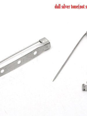 เข็มกลัดเหล็ก สีเงิน แบบมีแป้นด้านหลัง เจาะ 3 รู ขนาด 16mm - 45mm